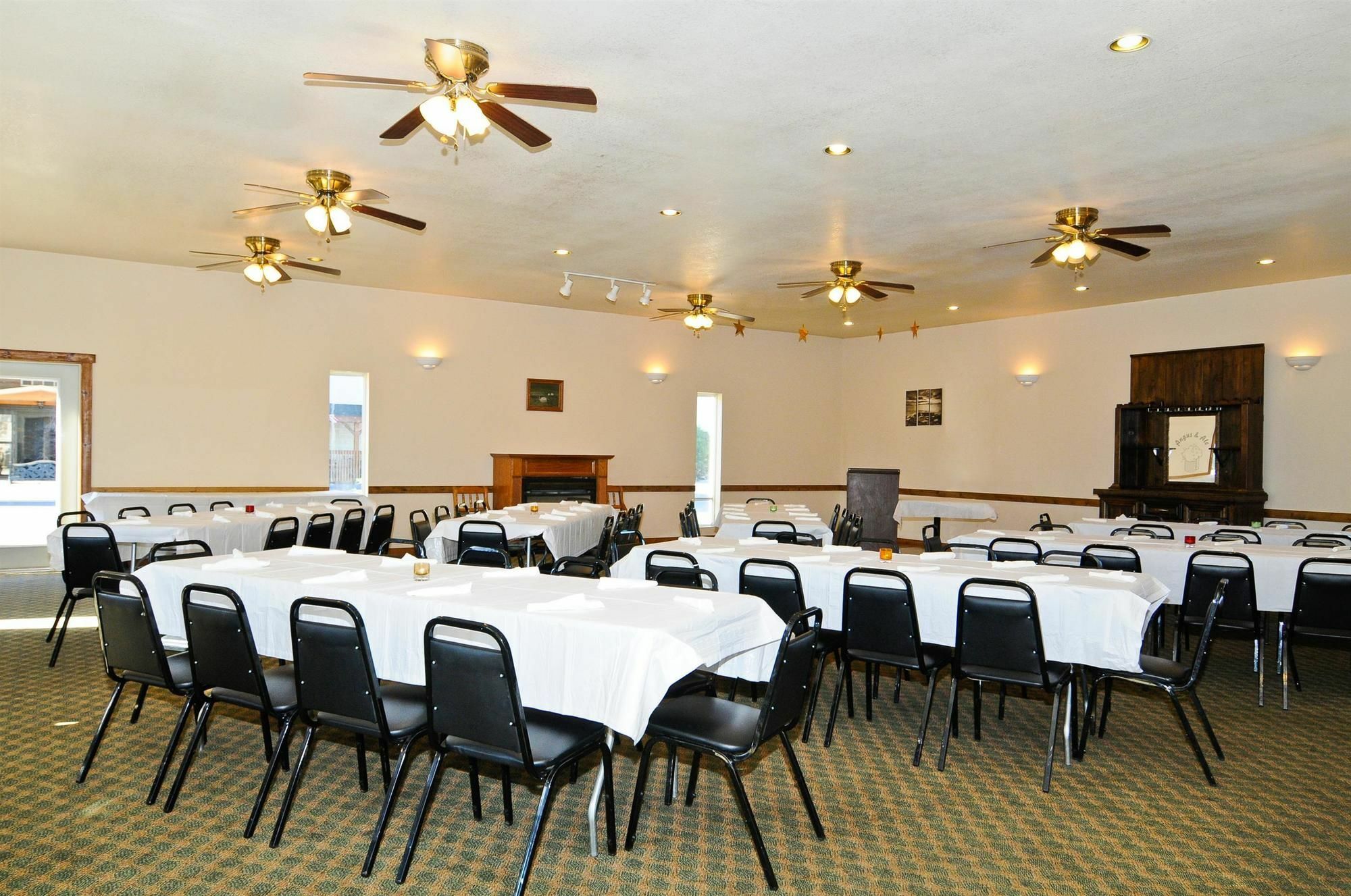 Surestay Plus Hotel By Best Western Berkeley Springs Kinh doanh bức ảnh
